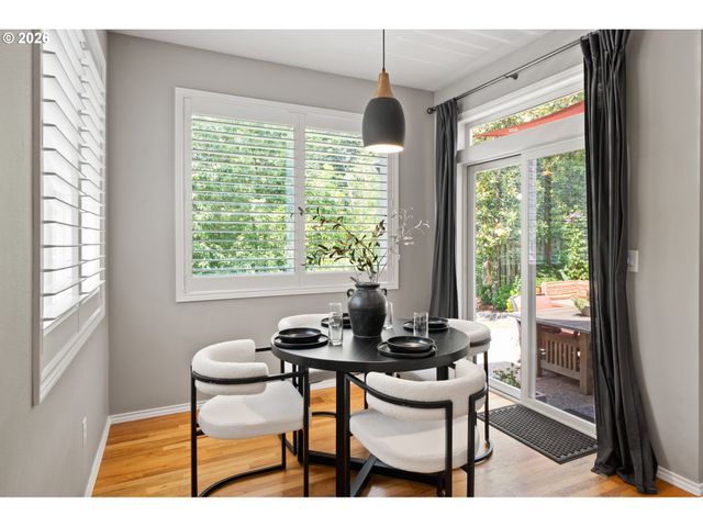 4896 HASTINGS Dr, Lake Oswego, OR 97035