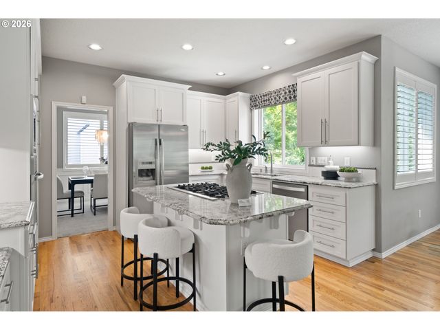 4896 HASTINGS Dr, Lake Oswego, OR 97035