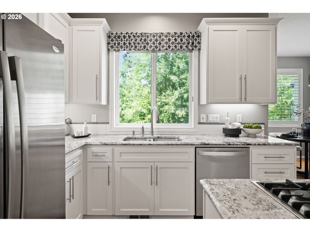 4896 HASTINGS Dr, Lake Oswego, OR 97035
