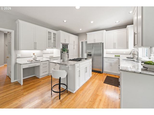4896 HASTINGS Dr, Lake Oswego, OR 97035