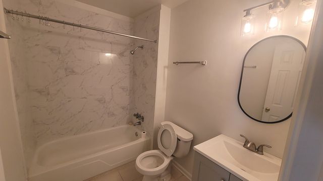 1603 N Windsor Drive 202, Arlington Heights, IL 60004