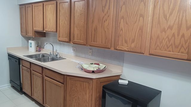 1603 N Windsor Drive 202, Arlington Heights, IL 60004