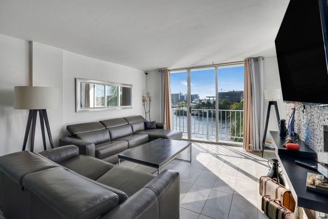 1609 N Riverside Drive Unit 304, Pompano Beach, FL 33062