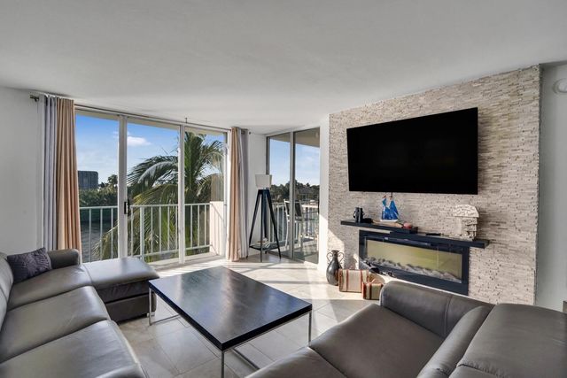 1609 N Riverside Drive Unit 304, Pompano Beach, FL 33062