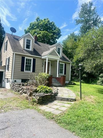 4 Davis Place, Hyde Park, NY 12538