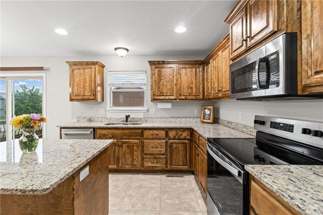 19304 Switchgrass Court, Smithville, MO 64089