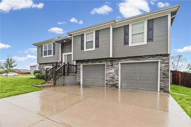 19304 Switchgrass Court, Smithville, MO 64089
