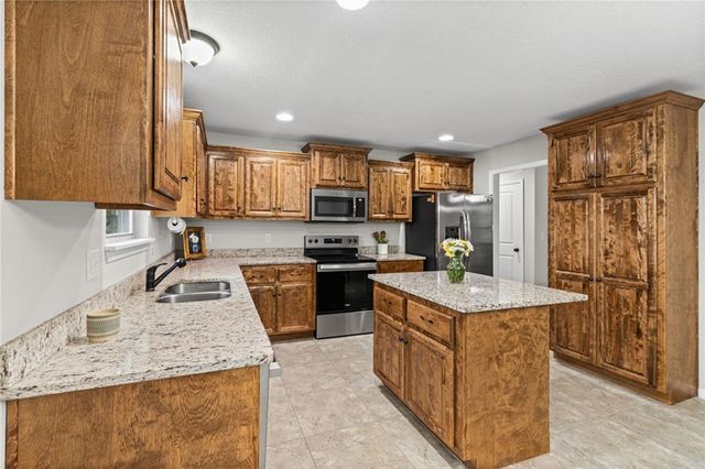 19304 Switchgrass Court, Smithville, MO 64089
