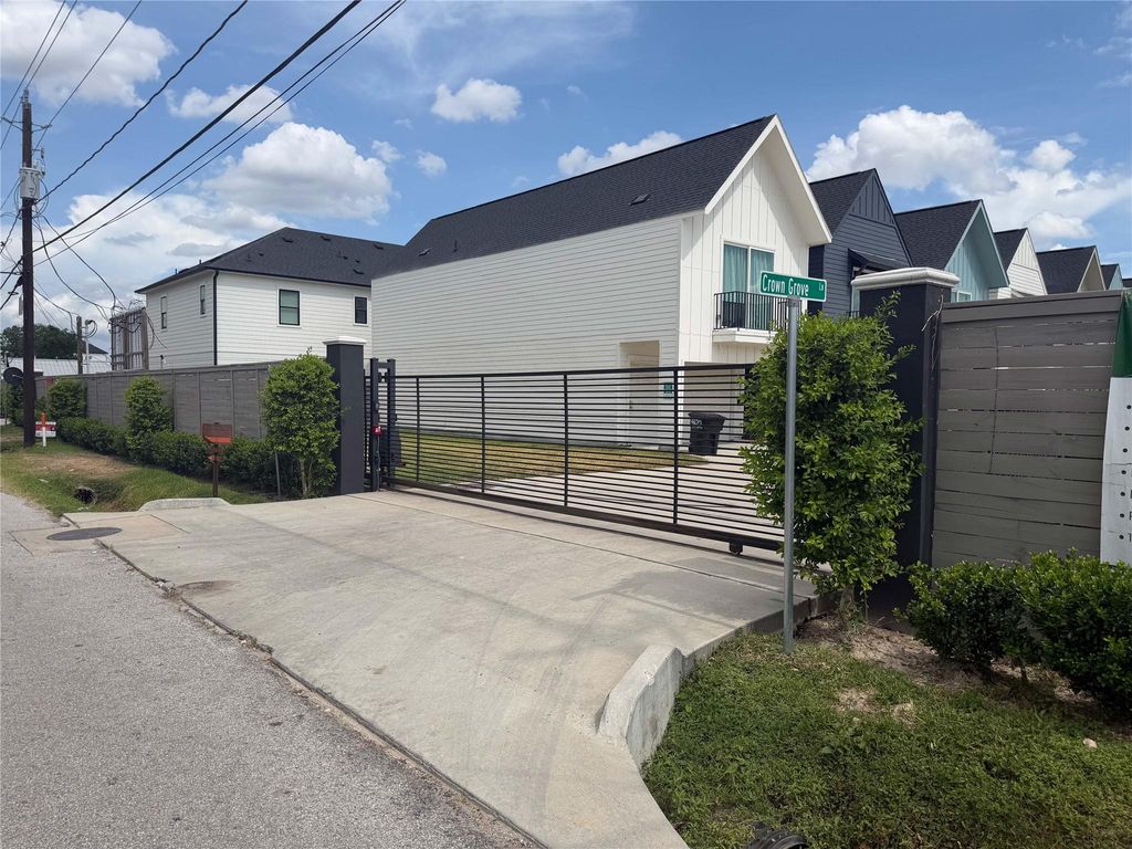 4625 Crown Bend Lane, Houston, TX 77018