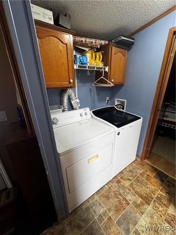 1352 Fernwood Drive, Lockport Town, NY 14094