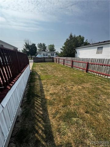 1352 Fernwood Drive, Lockport Town, NY 14094