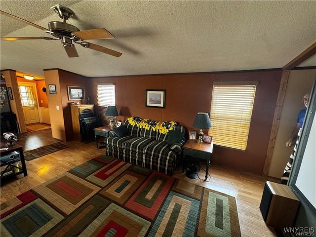 1352 Fernwood Drive, Lockport Town, NY 14094