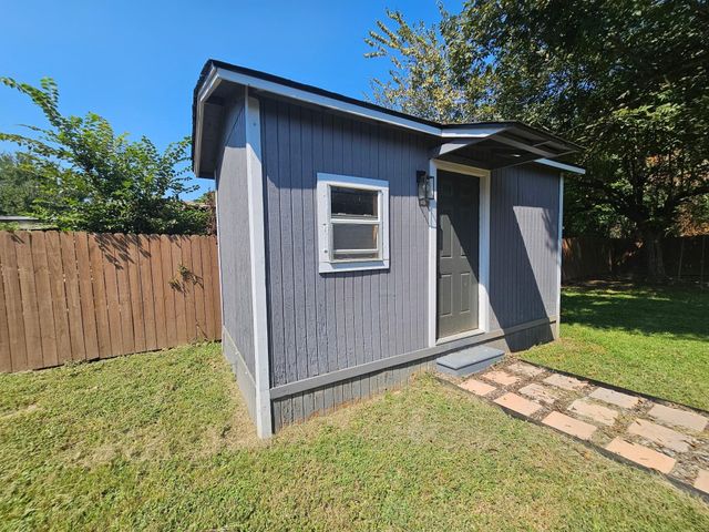 319 Lowe Street, Palestine, TX 75803