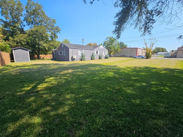 319 Lowe Street, Palestine, TX 75803