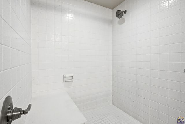 2319 SW Mayfair PL, Topeka, KS 66611