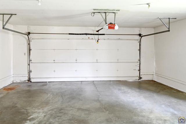 2319 SW Mayfair PL, Topeka, KS 66611