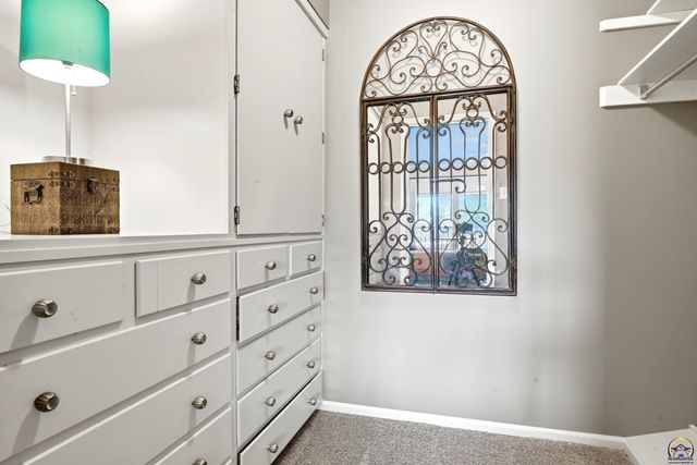 2319 SW Mayfair PL, Topeka, KS 66611