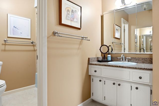 2319 SW Mayfair PL, Topeka, KS 66611