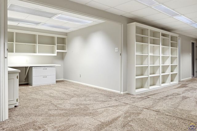2319 SW Mayfair PL, Topeka, KS 66611