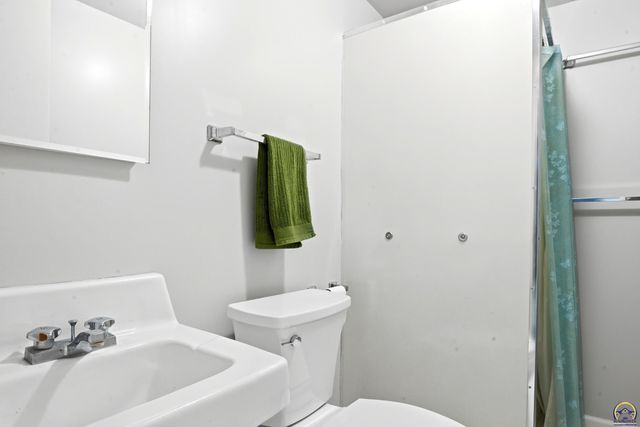 2319 SW Mayfair PL, Topeka, KS 66611