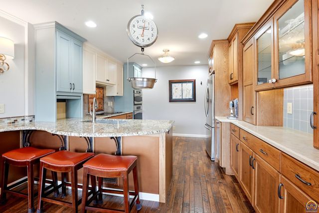 2319 SW Mayfair PL, Topeka, KS 66611