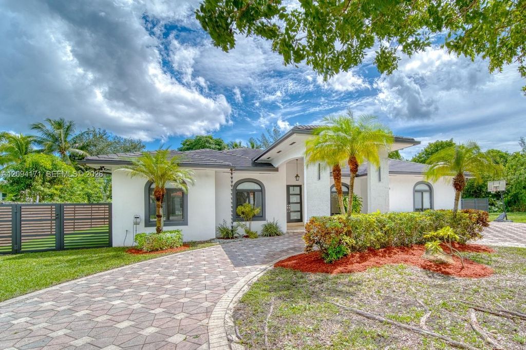 17265 SW 92nd Court, Palmetto Bay, FL 33157