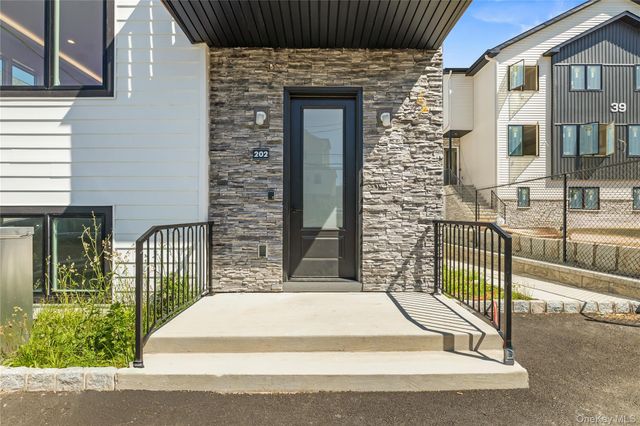 37 Ewing Avenue 202, Spring Valley, NY 10977