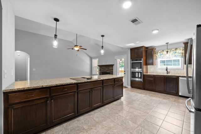 3771 Chapel Hill Rd, Clarksville, TN 37040