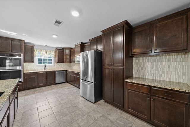 3771 Chapel Hill Rd, Clarksville, TN 37040