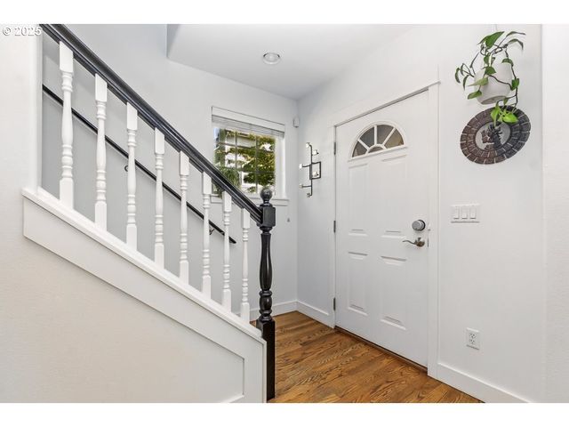 10272 Nw EDGEWOOD Dr, Portland, OR 97229