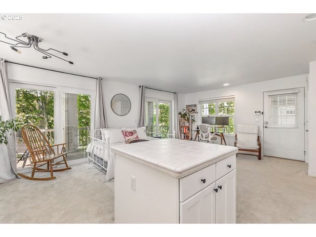 10272 Nw EDGEWOOD Dr, Portland, OR 97229