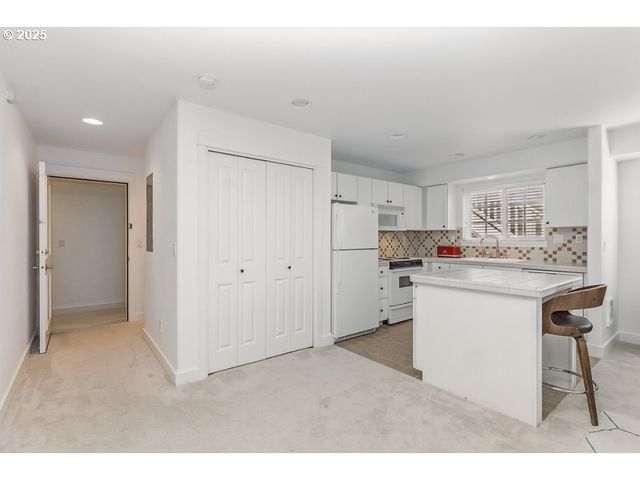 10272 Nw EDGEWOOD Dr, Portland, OR 97229