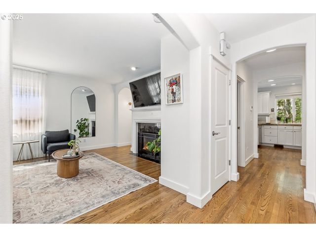10272 Nw EDGEWOOD Dr, Portland, OR 97229