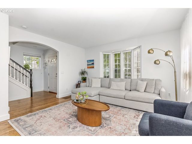 10272 Nw EDGEWOOD Dr, Portland, OR 97229
