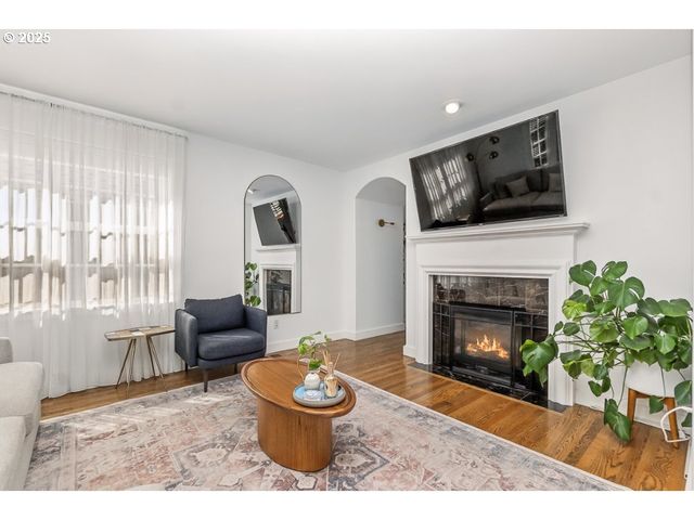 10272 Nw EDGEWOOD Dr, Portland, OR 97229