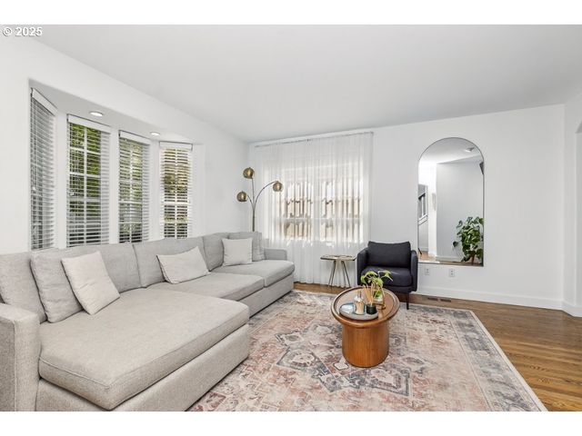 10272 Nw EDGEWOOD Dr, Portland, OR 97229