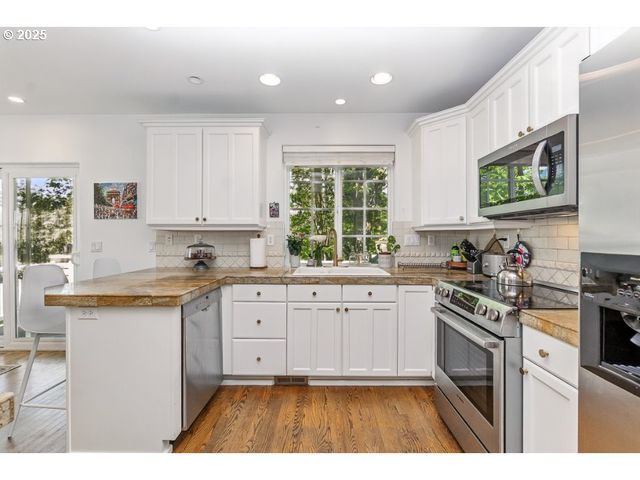 10272 Nw EDGEWOOD Dr, Portland, OR 97229