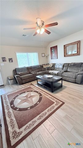 1660 W Nolte Farms Road, Seguin, TX 78155