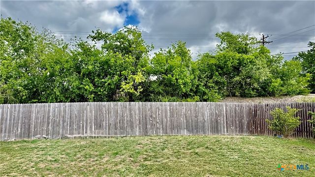 1660 W Nolte Farms Road, Seguin, TX 78155