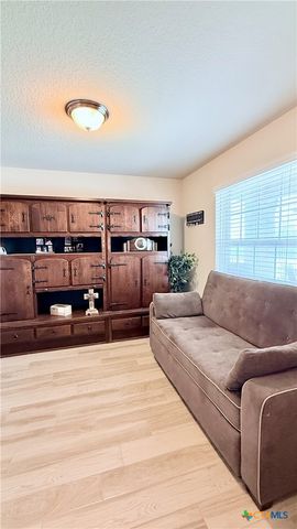 1660 W Nolte Farms Road, Seguin, TX 78155
