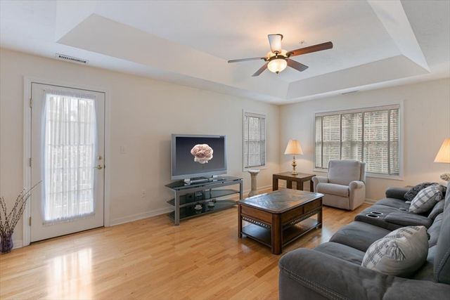 249 Salem Street 4, Reading, MA 01867
