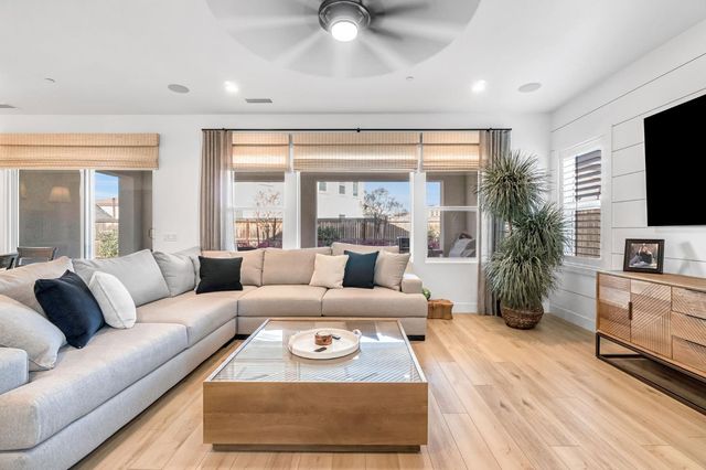 713 Harvest Drive, Madera, CA 93636