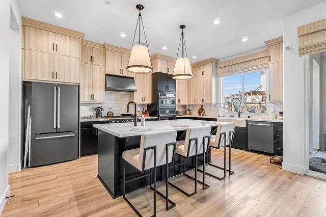 713 Harvest Drive, Madera, CA 93636