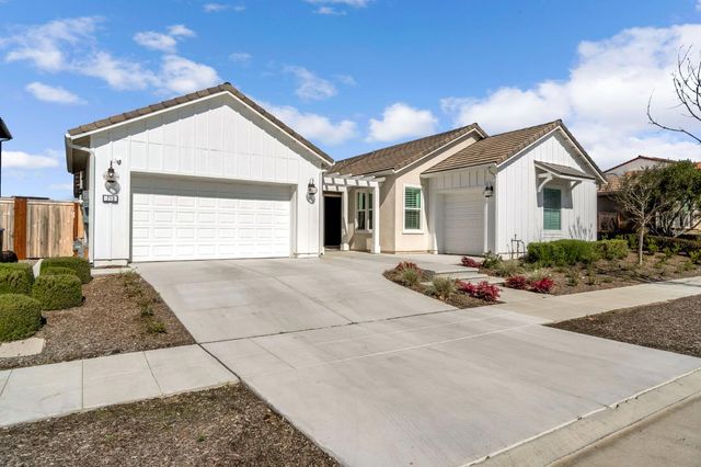 713 Harvest Drive, Madera, CA 93636