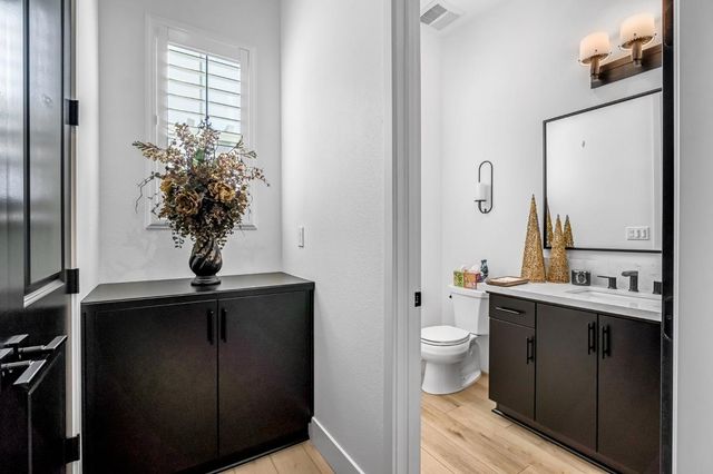 713 Harvest Drive, Madera, CA 93636