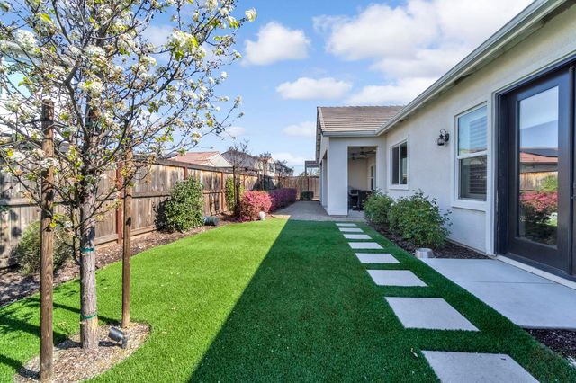 713 Harvest Drive, Madera, CA 93636