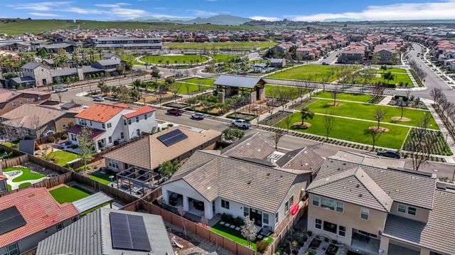 713 Harvest Drive, Madera, CA 93636