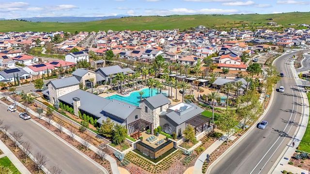 713 Harvest Drive, Madera, CA 93636