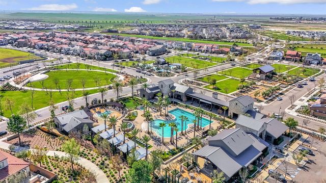 713 Harvest Drive, Madera, CA 93636