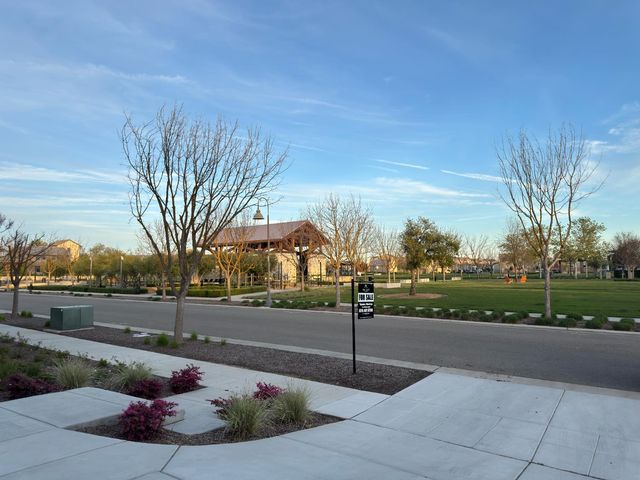 713 Harvest Drive, Madera, CA 93636